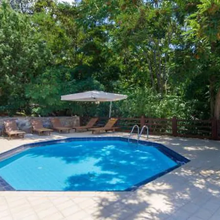 Roxani Maroneia (Crete)